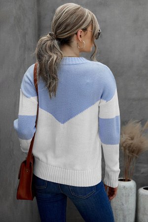 Бело-голубой вязаный пуловер-свитер с V-образным