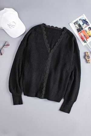 Черный вязаный свитер с V-образным вырезом с кружевной отделкой и пуговицами на манжетках