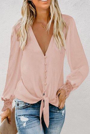 Розовая блуза с V-образным вырезом и кружевной отделкой с узлом