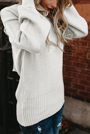 Белый вязаный свитер с вырезом на спине на завязке