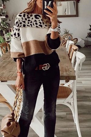 Бежевый свитер с черно-белыми вставками и леопардовым принтом