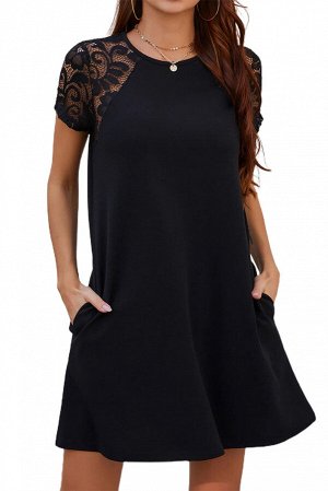 Черное платье футболка с карманами и кружевными рукавами в стиле пэчворк