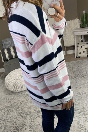 Белый длинный свитер в розово-черную полоску