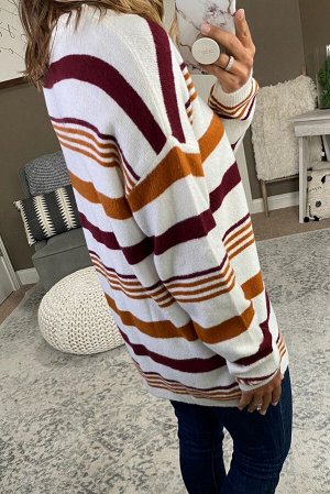 Белый длинный свитер в коричневую полоску