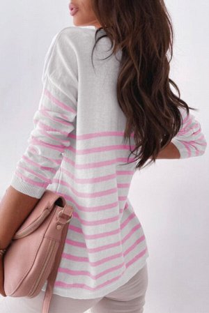 Белый свитер в розовую полоску с V-образным вырезом