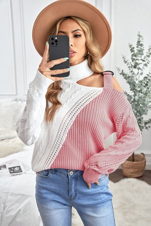 Розово-белый вязаный свитер с воротником под горло и вырезом на плече