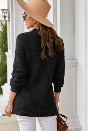 Черный свитер крупной вязки с воротником стойка и боковыми разрезами