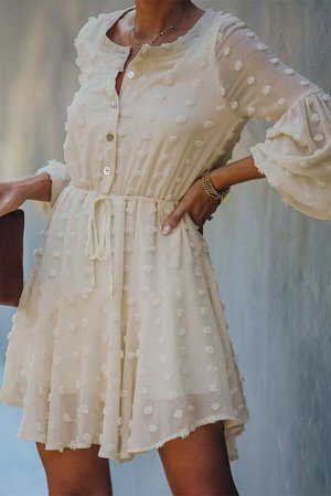Бежевое платье-рубашка в швейцарский горошек с длинными рукавами и застежкой на пуговицах