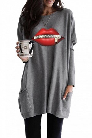 Серый длинный пуловер-свитшот с карманами и принтом "губы на молнии"
