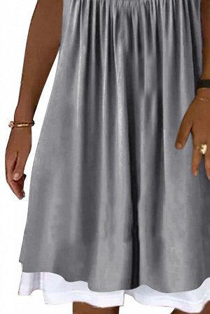 Серо-белое двухслойное платье-сарафан с овальным вырезом на пуговицах