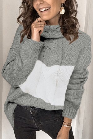 Серо-белый вязаный свитер с воротником-хомут