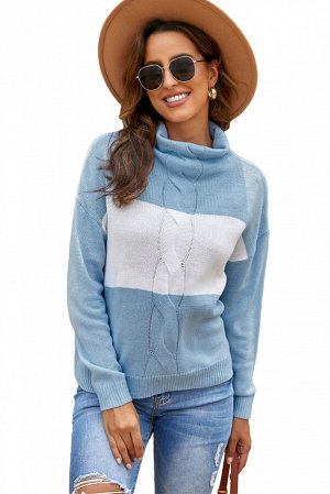 Бело-голубой вязаный свитер с воротником-хомут