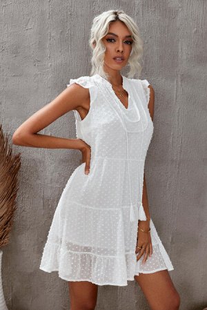Белое многоярусное платье беби-долл в горошек