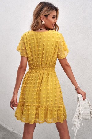 Желтое платье беби-долл с рюшами и текстурой в горошек