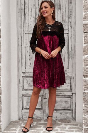 Бордовое бархатное платье с рукавами 3/4 и черными кружевными вставками