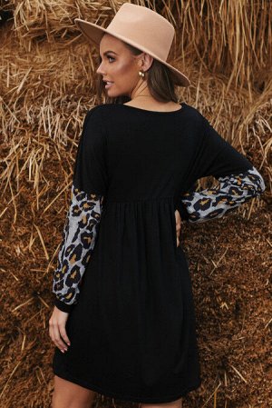Черное мини-платье с длинными рукавами с леопардовым принтом и V-образным вырезом