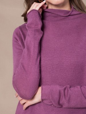 Свободный свитер тонкой вязки из теплой пряжи с ангорой.
