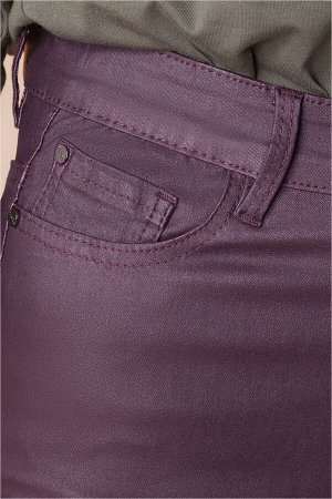 Эластичные джинсы с покрытием под эко-кожу