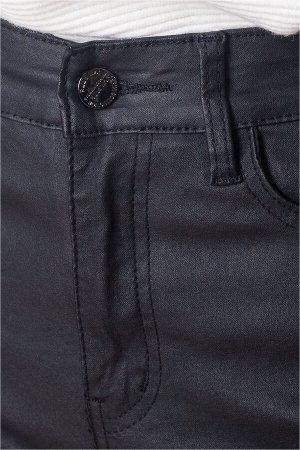Эластичные джинсы с покрытием под эко-кожу
