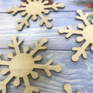 роспись деревянных снежинок. заготовки для декупажа челябинск снежинки новогодние. дерево со снежинками. маленькие снежинки 6 см. узоры для снежинок.