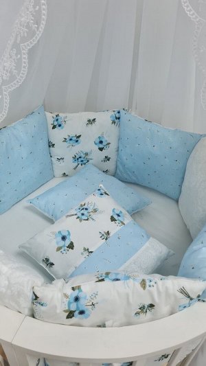 Бортики в кроватку цветы голубые