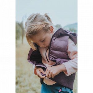 Пуховик без рукавов походный для детей 2-6 лет фиолетовый QUECHUA
