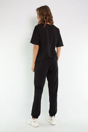Костюм Костюм Kivviwear 4036-4037 черный 
Состав: ПЭ-24%; Хлопок-70%; Эластан-6%;
Сезон: Осень-Зима
Рост: 170

Костюм с брюками средней посадки с отделкой в виде канта по деталям переда и карманами в