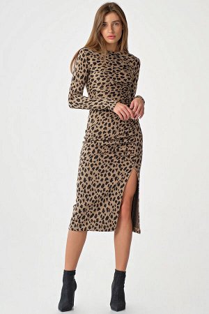 Платье облегающее миди с разрезом по ноге леопард на бежевом