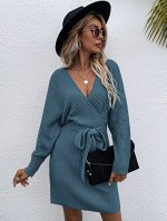 Платье-свитер с v-образным вырезом с поясом