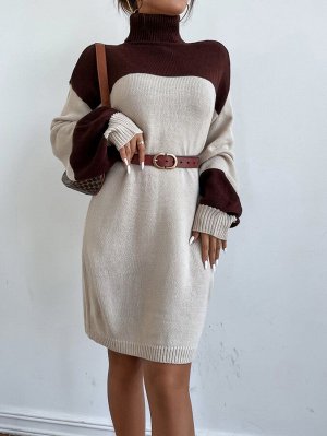 Контрастное вязаное платье-свитер в рубчик