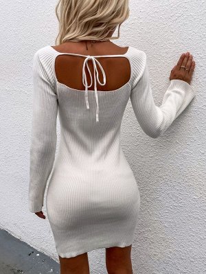 Облегающее платье-свитер с круглым вырезом узлом сзади