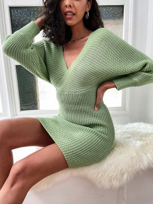 Платье-свитер в рубчик с v-образным воротником