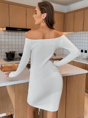 Облегающее платье-свитер с открытыми плечами на кулиске со сборками