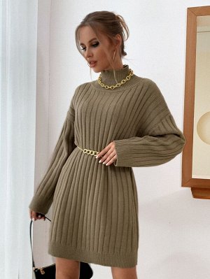 Вязаное платье-свитер в рубчик без пояса