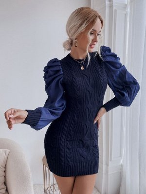 Облегающее платье-свитер с пышным рукавом вязаный