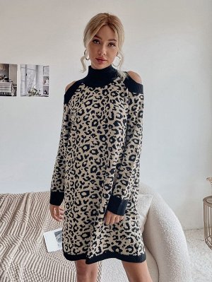 Платье-свитер с леопардовым узором открытыми плечами