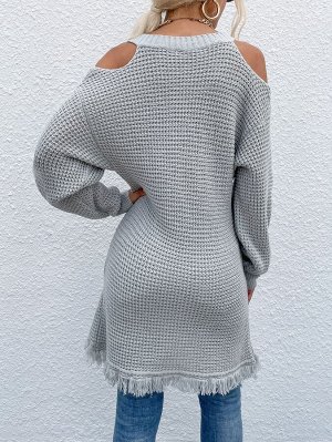 Платье-свитер открытыми плечами с бахромой