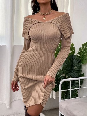 Облегающее платье-свитер в рубчик с открытыми плечами