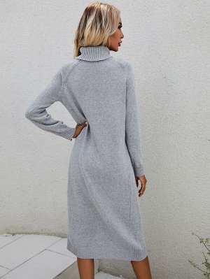 Платье-свитер с высоким воротником с разрезом