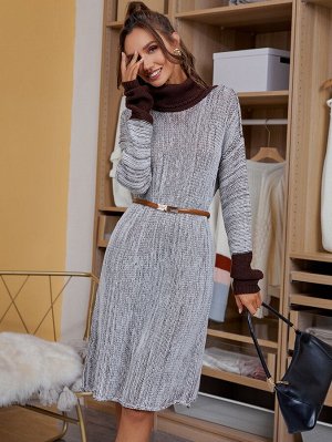 Платье-свитер с высоким воротником контрастный без пояса