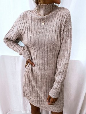 Вязаное платье-свитер в рубчик с высоким воротником
