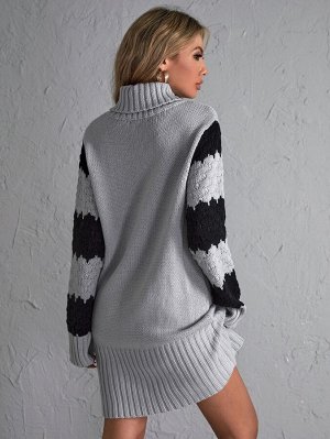 Платье-свитер в полоску с высоким воротником без пояса