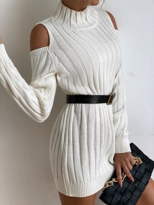 Платье-свитер с воротником-стойкой открытыми плечами без пояса