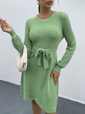 Вязаное платье-свитер с поясом