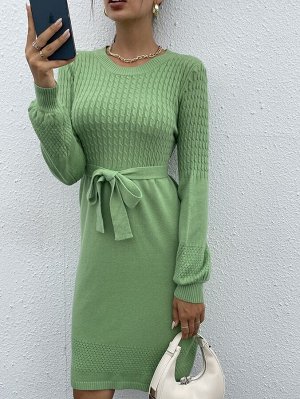 Вязаное платье-свитер с поясом
