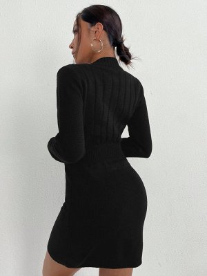 Облегающее платье-свитер с разрезом вязаный в рубчик