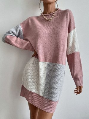 Контрастное платье-свитер без пояса