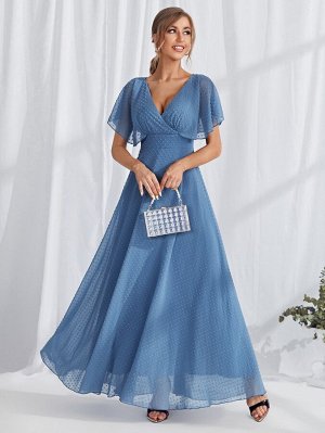 Вечернее платье в горошек с рукавами-бабочками с v-образным вырезом макси