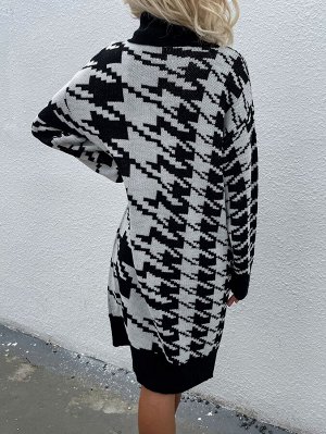 Платье-свитер с геометрическим узором