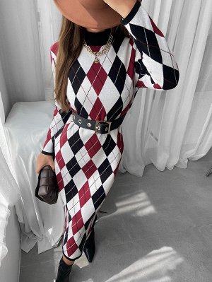 Платье-свитер с геометрическим принтом с разрезом без пояса